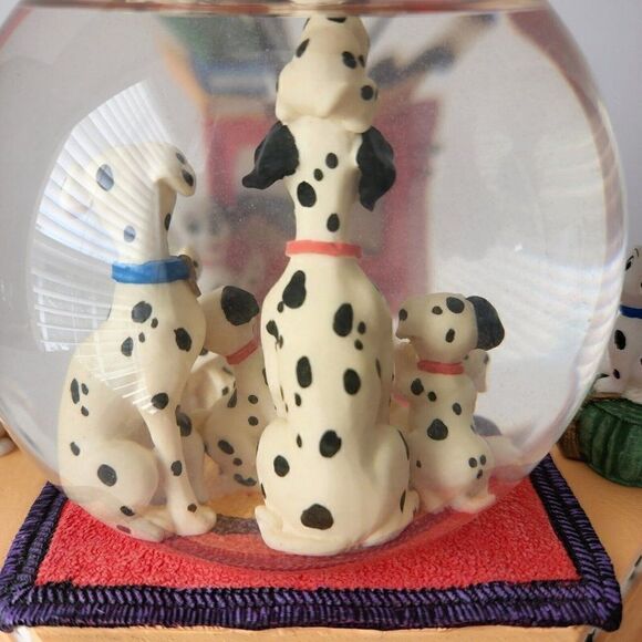 Disney 101 DALMATIANS Musical Snow Globe Cruella De Ville Tune RARE - Picture 7 of 11